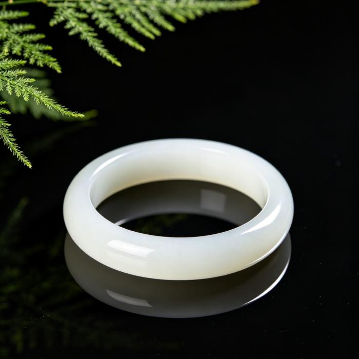 The Elegance of Hetian Jade: A Connoisseur's Guide to Authenticity and Craftsmanship