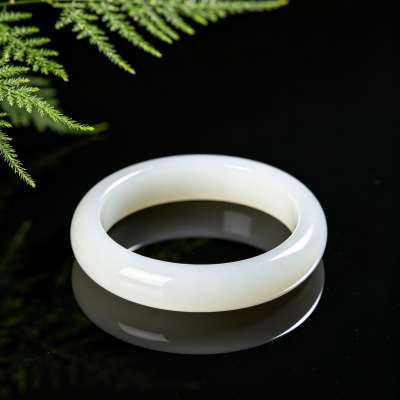 Hetian white jade bracelet guards happiness and peace, a protective charm.