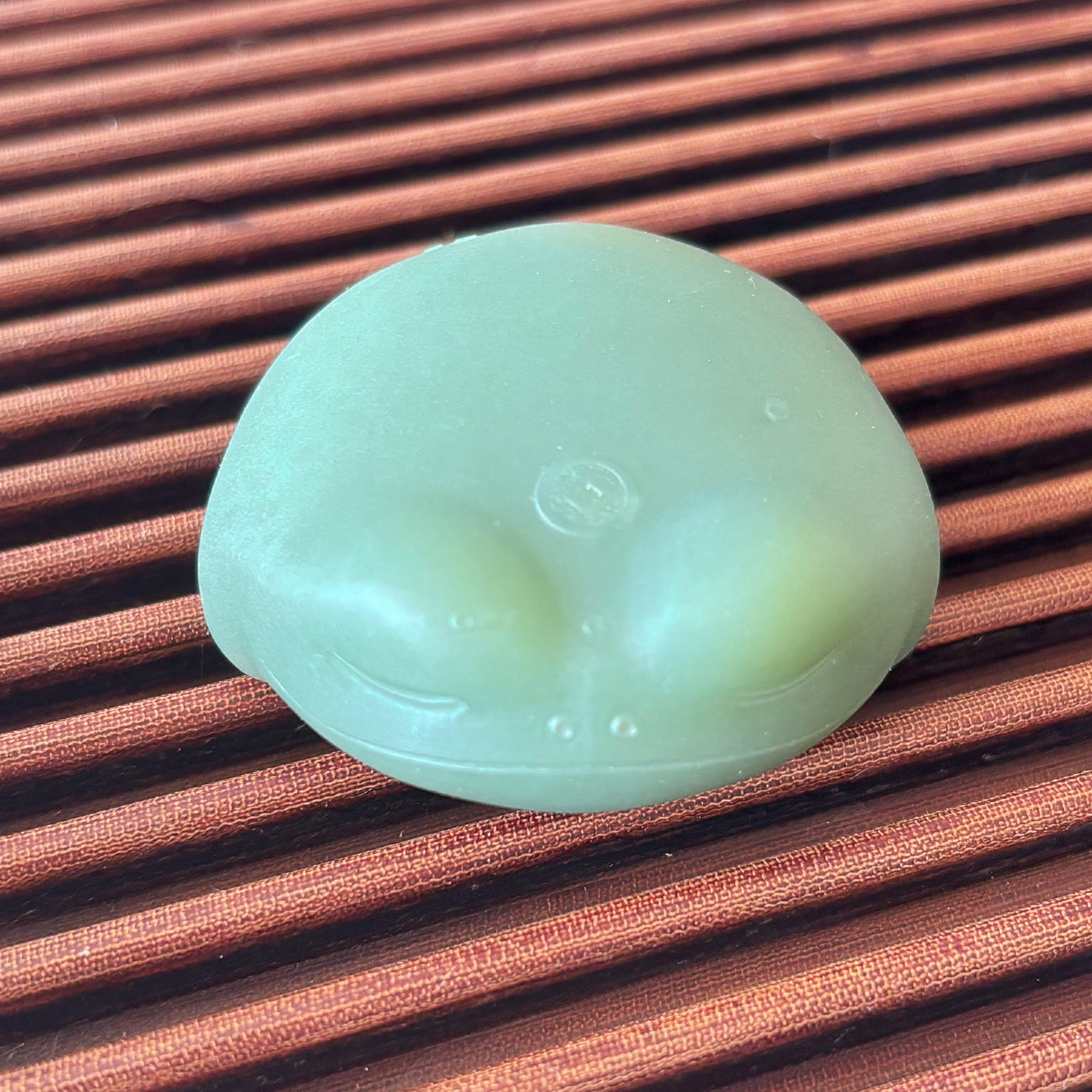 Hetian green jade small frog cute pet hand piece